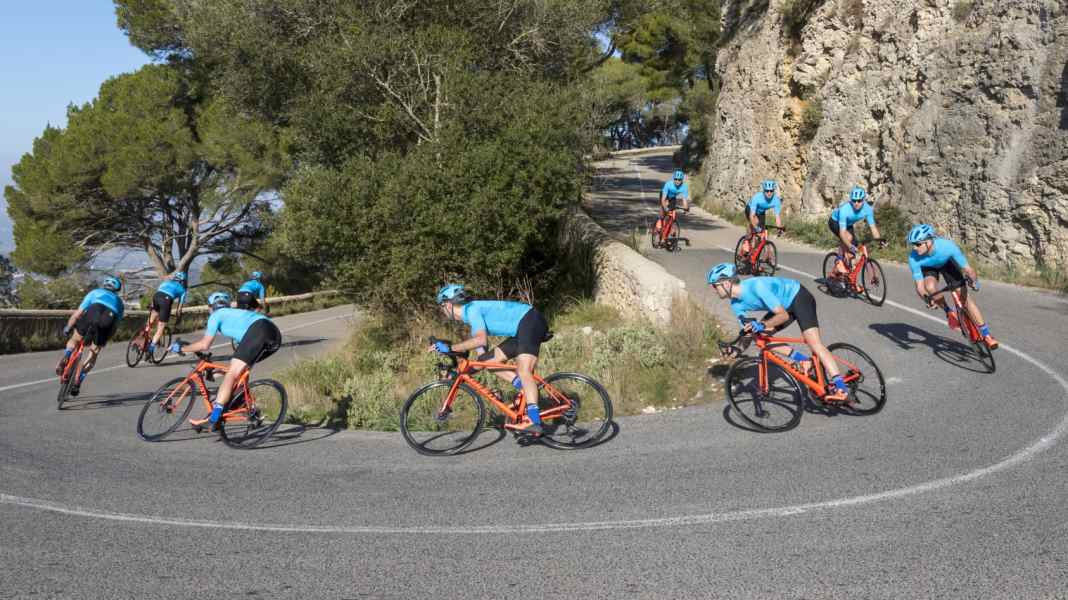 Fahrtechnik: Die richtige Kurventechnik auf dem Rennrad