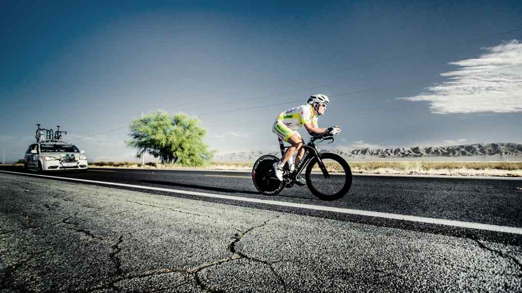 Christoph Strasser gewinnt RAAM in Rekordzeit