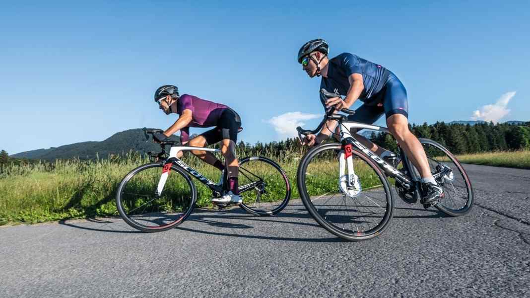 Qu'est-ce qui est le mieux ? Freins sur jante ou à disque sur un vélo de course - Comparaison des systèmes de freinage pour vélos de course