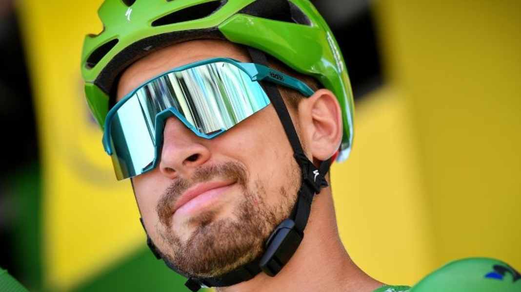 Glitz and glamour: Sagan and his tour de circus