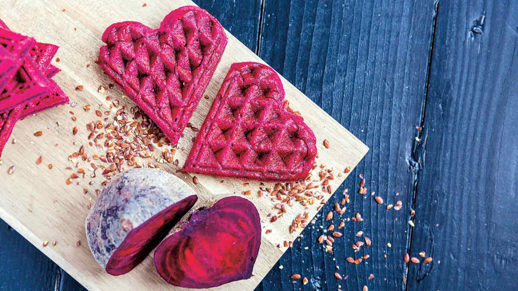 Recipes for road cyclists: Do it yourself - Snacks for the jersey pocket: Beetroot waffles