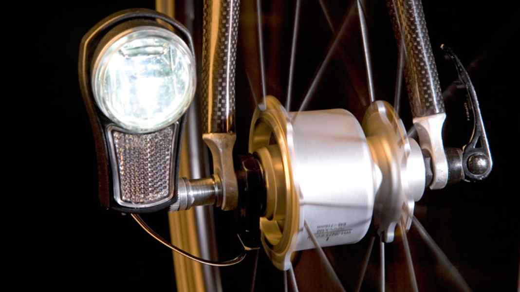Instructions de montage pour l'éclairage d'un vélo de course
