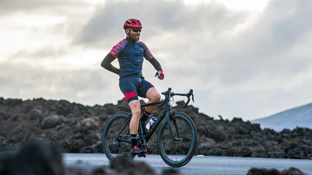 The 10 best exercises against back pain when road cycling