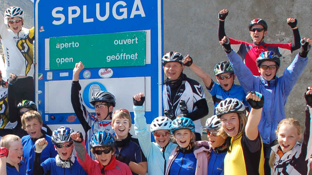 Randonnée à vélo de course avec 51 élèves