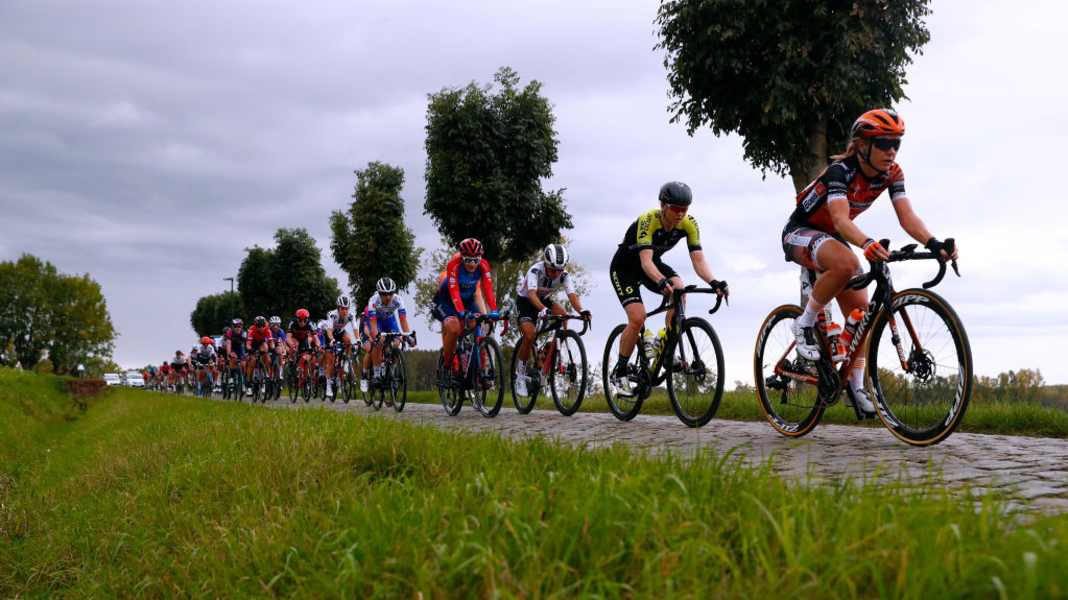 Test 2021: Allwettertrikots für Damen - Aprilwetter?! Langarm-Trikots für Damen im Test