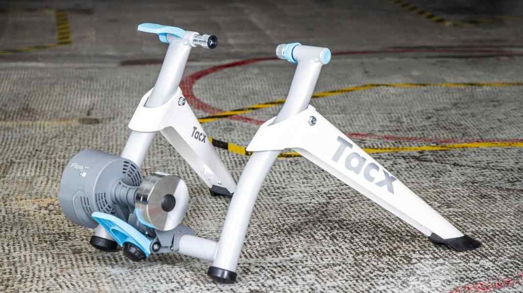 Tacx Flow Smart roller trainer: Smart entry-level device in the TOUR test