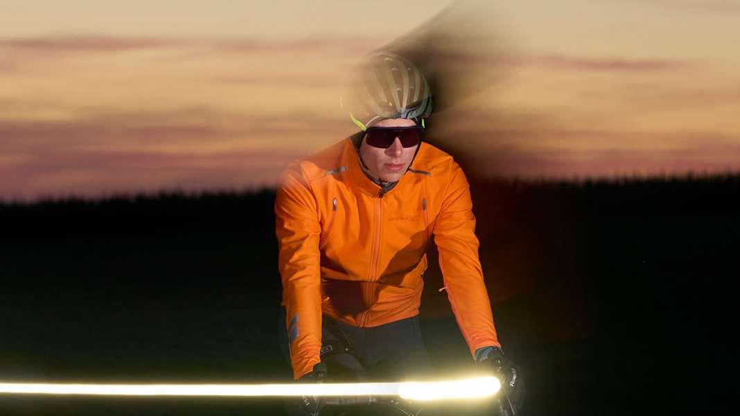 Battery-powered lights put to the test: seven bike light sets from 100 lux for 110 to 600 euros