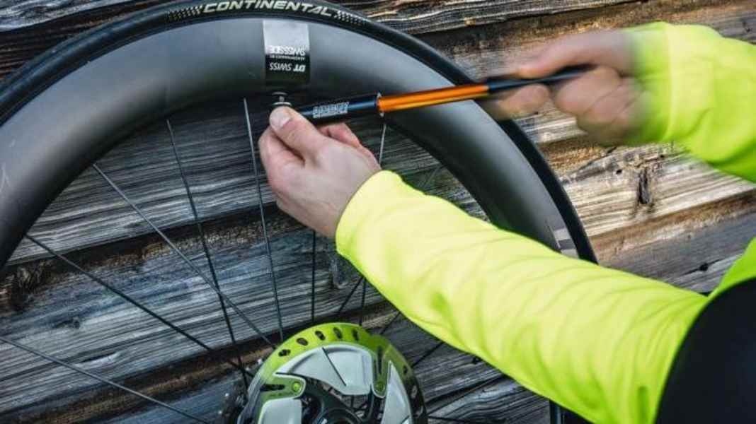 Test 2020 : Test de petites pompes pour les voyages - Pressuriseurs : Minipompes, pompes hybrides et cartouches de CO2 en test
