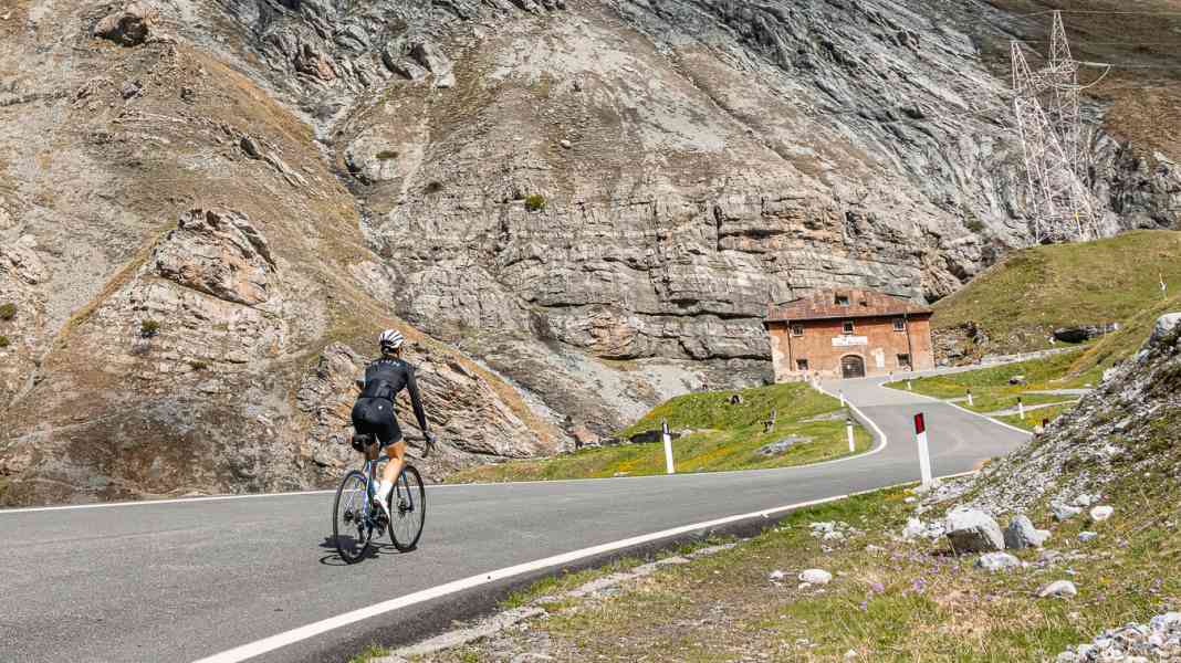 Les légendes du cyclisme Contador et Basso mènent le Tour exclusif de Majorque