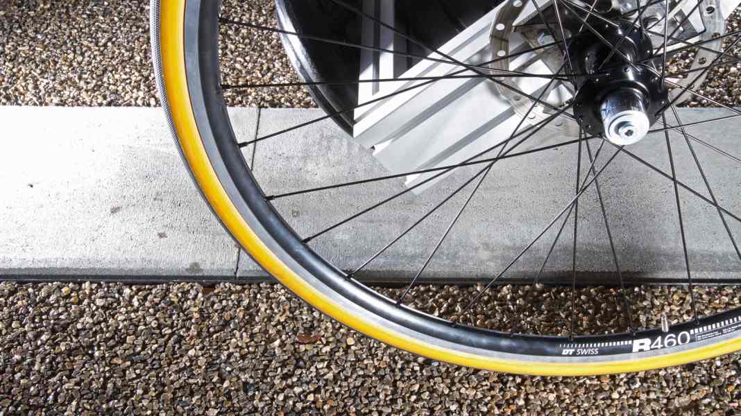 Test 2016: Rennrad-Reifen zwischen 14 und 70 Euro - Teuer gegen billig: 12 Rennradreifen im Test