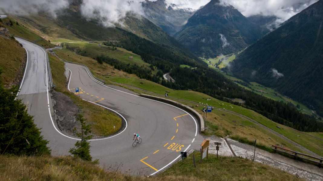Climbs in the Alps: Jaufenpass - Jaufenpass: Climbing full of bends