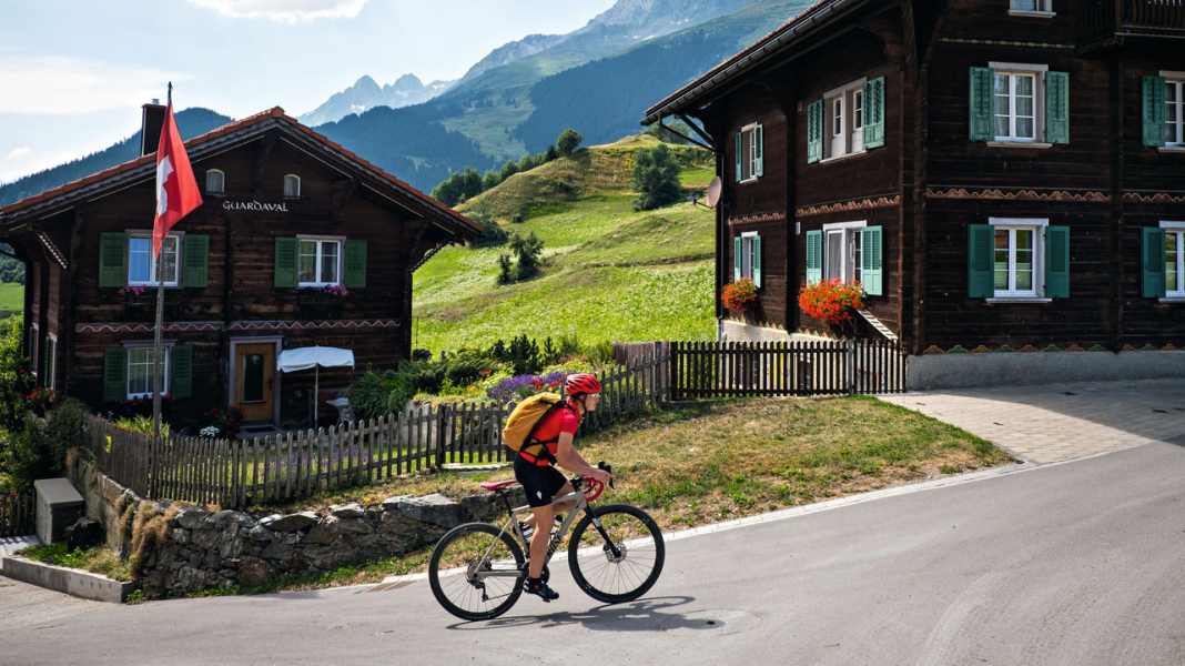 Kurztrip Schweiz, Graubünden: Graveltouren am Vorderrhein - Auf Schotter und Asphalt durch die Surselva