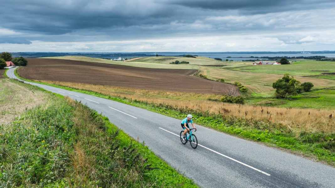 Voyage au Danemark : quatre tours de vélo de course dans le centre du Jutland - des tours de plaisir d'Aarhus à la mer et dans les collines