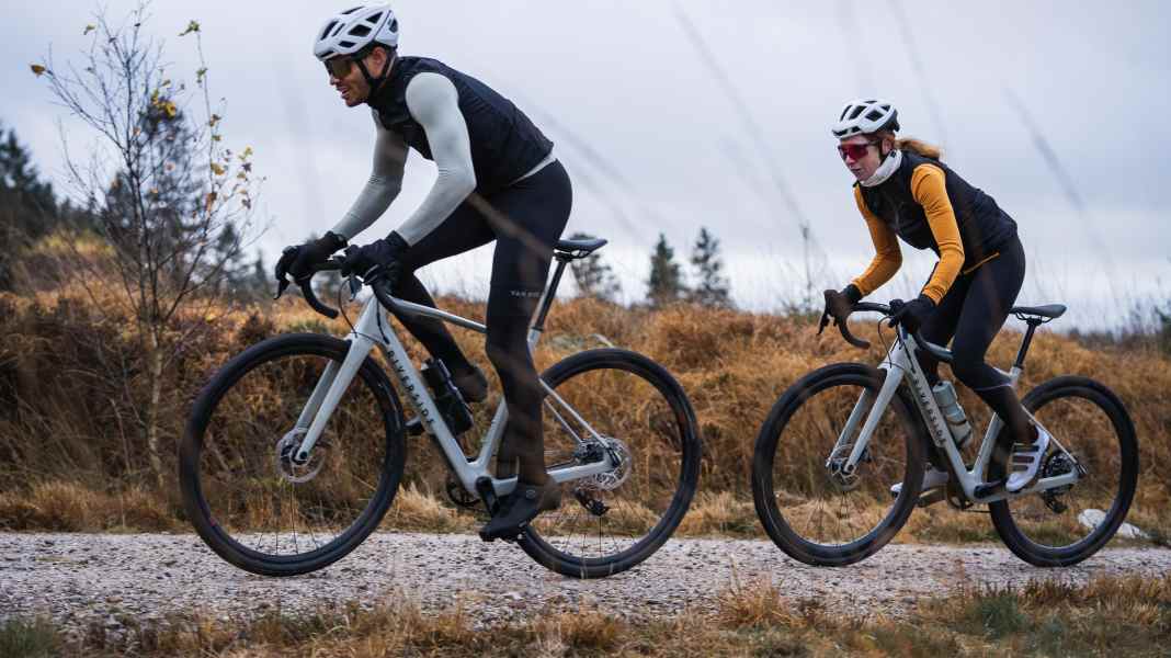 Decathlon gravel bike presented: Carbon and electric shifting on the Riverside GCR