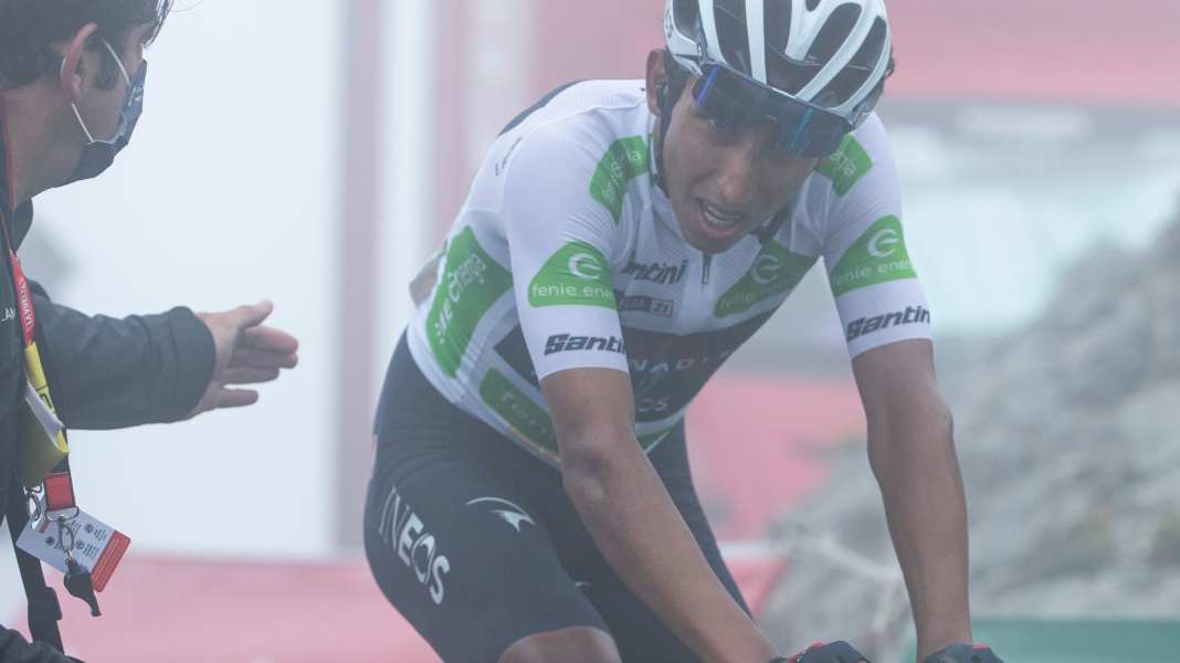 Three weeks after crash: Bernal back on the exercise bike