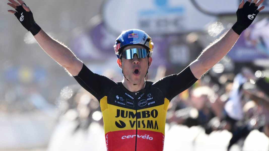 Classics season opener: Van Aert wins at Het Nieuwsblad