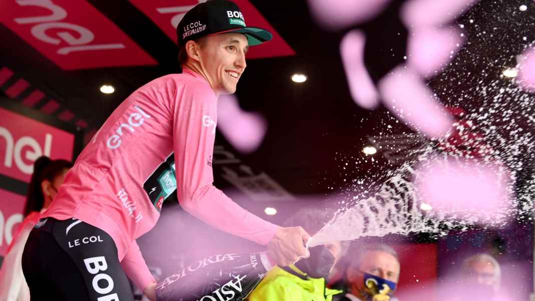 Hindley übernimmt Rosa Trikot nach vorletzter Giro-Etappe