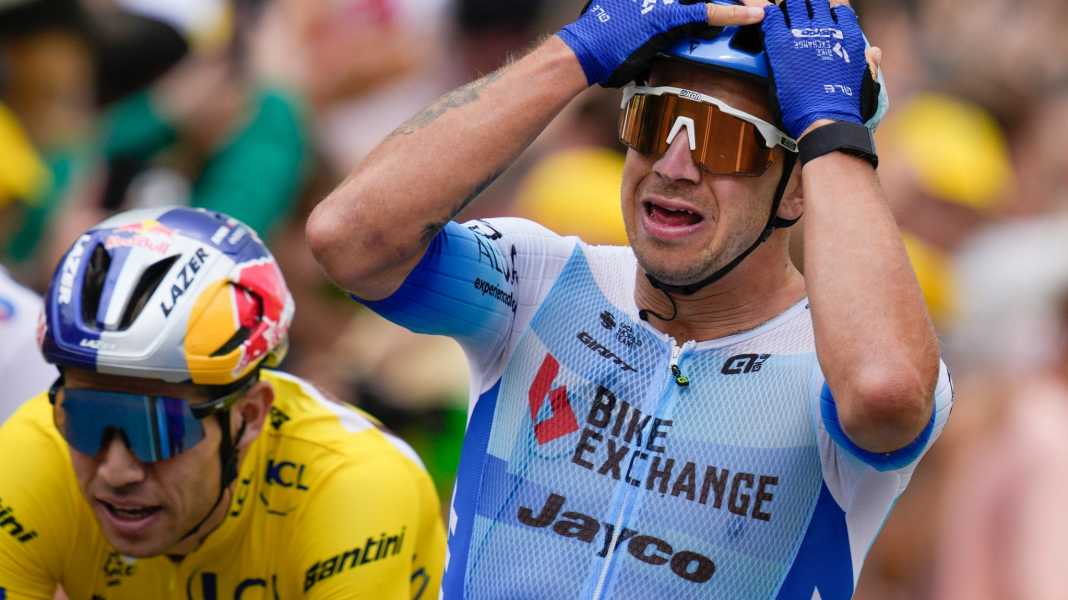Tour de France: Groenewegen wins stage 3