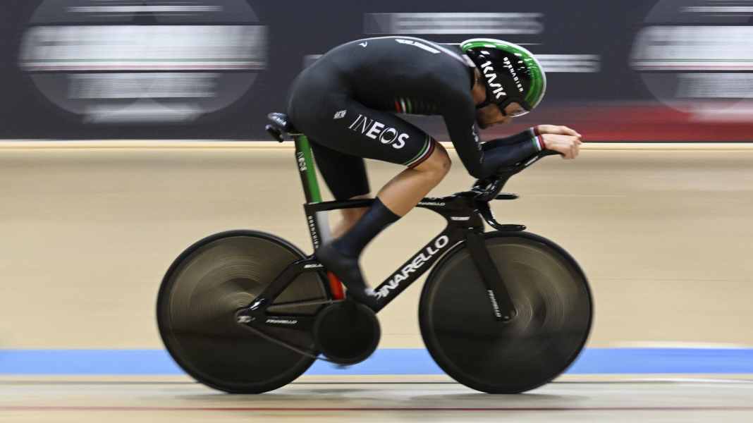 Hourly world record: Filippo Ganna pulverises old record