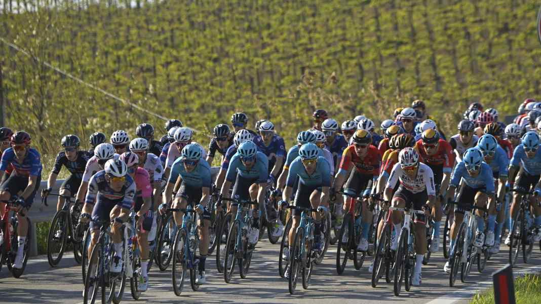 Giro d'Italia: Holpriger Start für Kämna - Evenepoel in eigener Liga