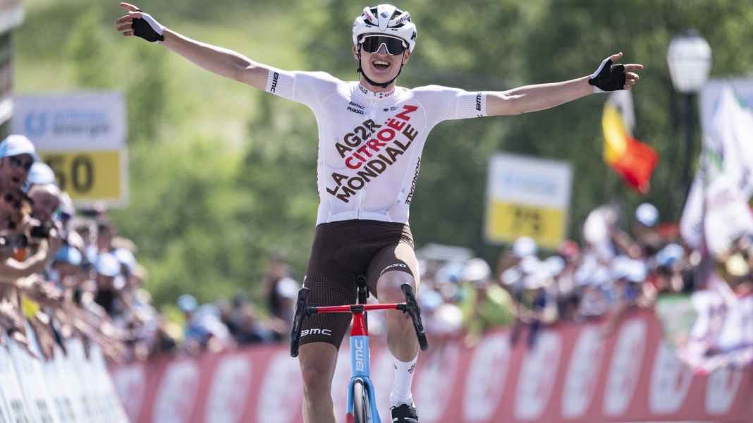 Le Tour de Suisse : Felix Gall remporte l'étape et prend la jaune
