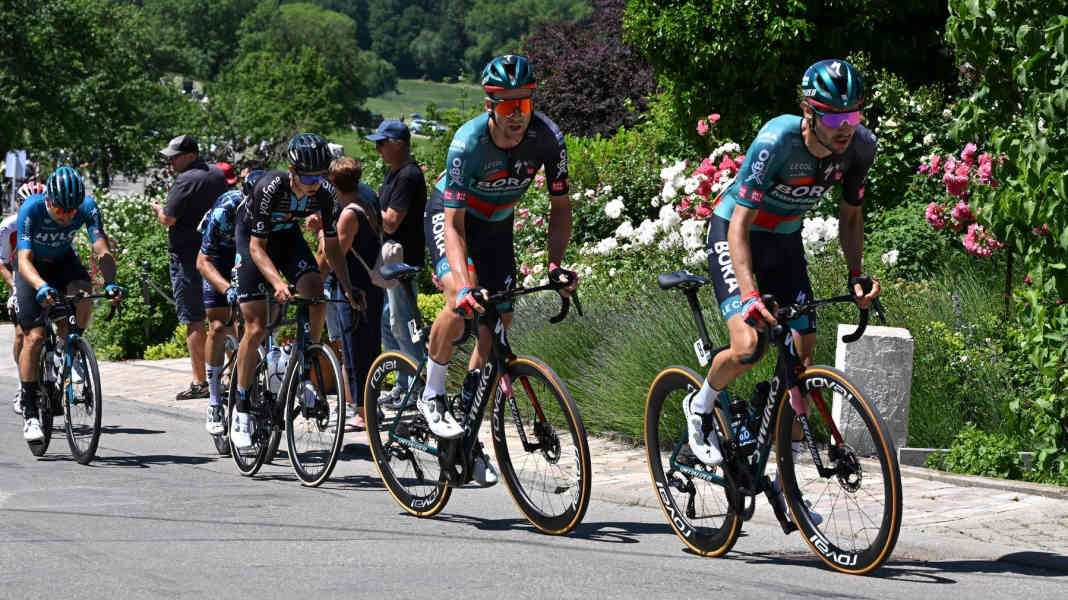Victoire en solo en Forêt Noire : Buchmann se rend au Tour en tant que champion