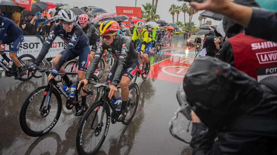 Spanien-Rundfahrt: Verregneter Vuelta-Auftakt: Stürze statt Schlagabtausch