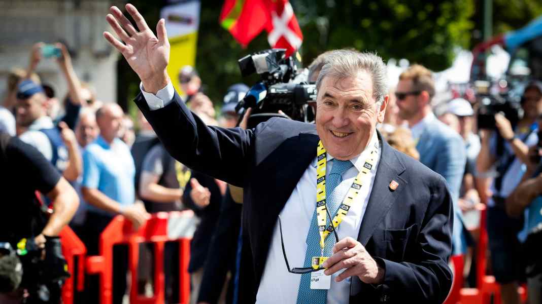 Radsport-Legende Merckx nach Not-OP wieder zu Hause
