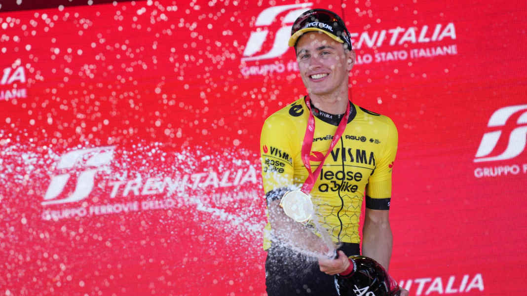 Mass sprint in Naples: Kooij wins ninth stage of the Giro