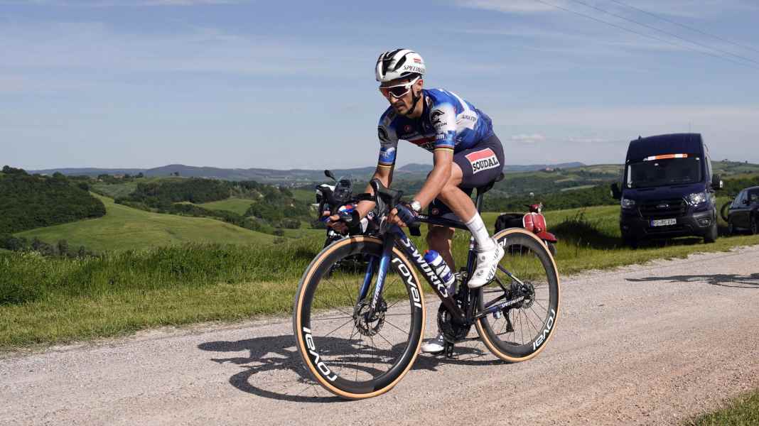 Giro d'Italia 2024: Julian Alaphilippe triumphiert im Alleingang