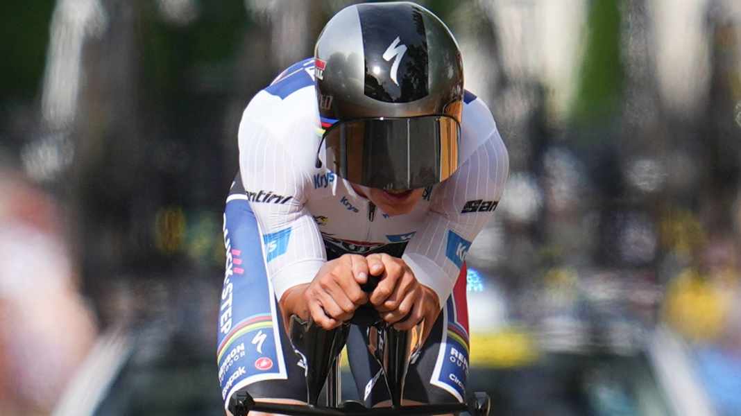 "Le meilleur coureur contre la montre" : Pogacar s'incline devant Evenepoel