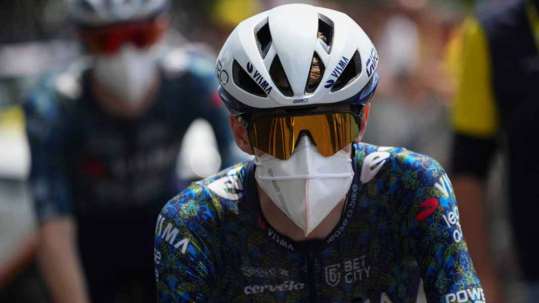 Tour reintroduces compulsory masks