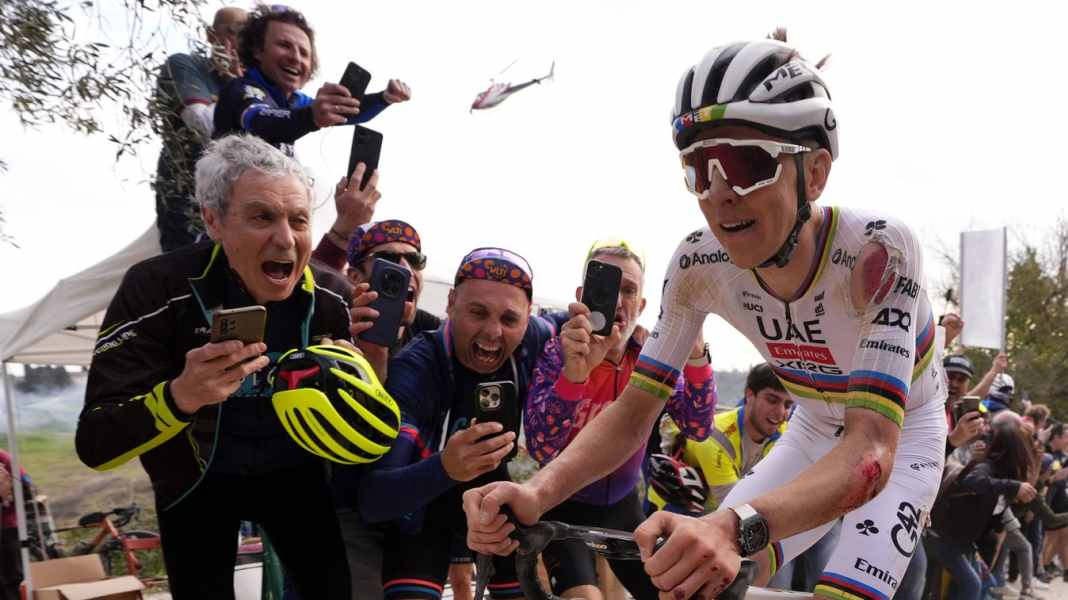 Trotz Sturz: Pogacar gewinnt Schotterrennen Strade Bianche
