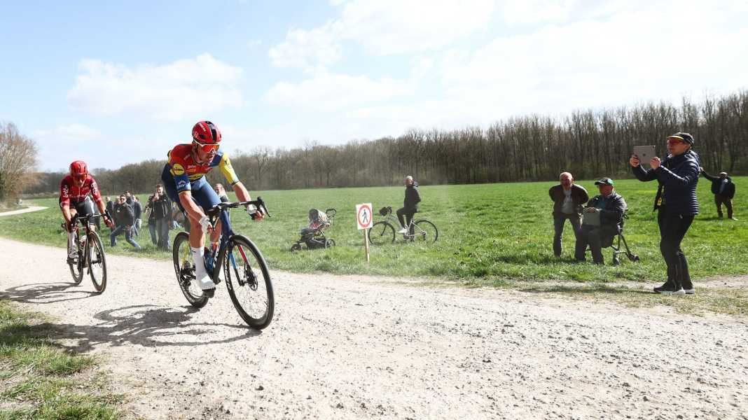 56 km en tête : Pedersen remporte Gand-Wevelgem