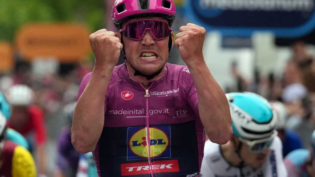 Tour d'Italie - Pedersen fait le show lors de l'escale du Giro en Albanie