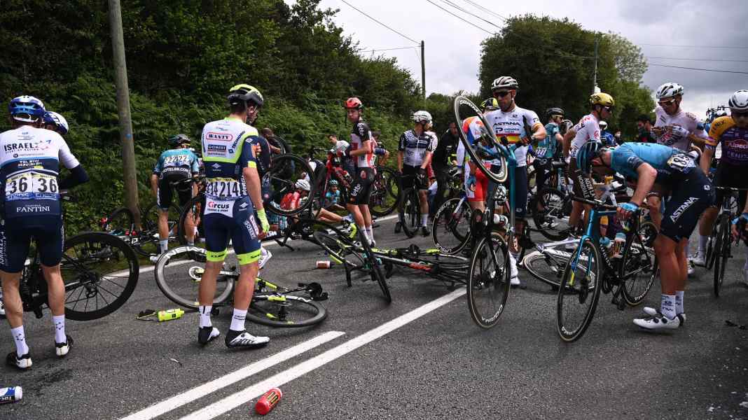 Sécurité dans le cyclisme : cartons jaunes, règle du kilomètre - et bientôt des airbags ?