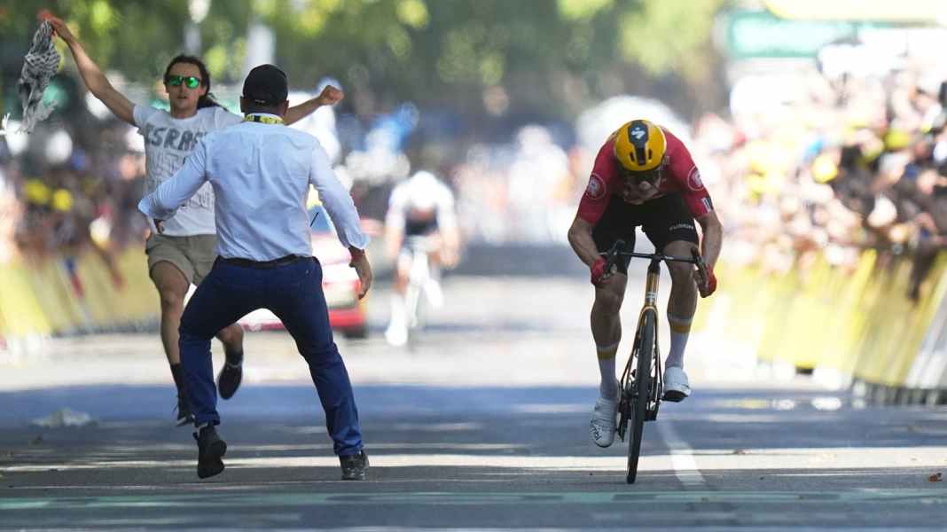 Tour de France - Schrecksekunde bei der Tour: Flitzer stört Etappen-Finale