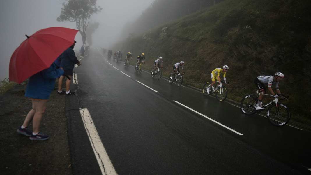 Tour de France - La voiture de l'équipe heurte un spectateur - Le jury du Tour sanctionne le coureur