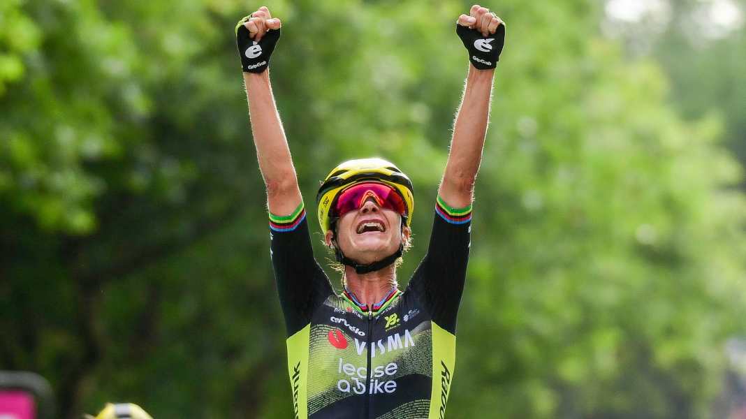 Dutchwoman Vos wins the opening stage of the Tour de France