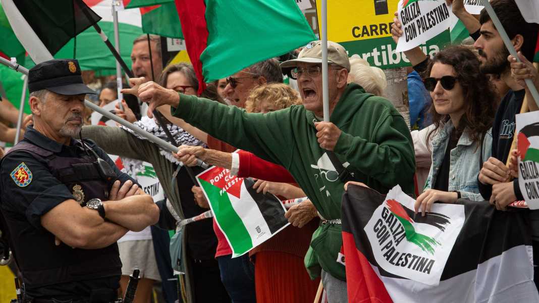 Rad-Rundfahrt in Spanien - Etappe wegen Protesten verkürzt: Bernal gewinnt