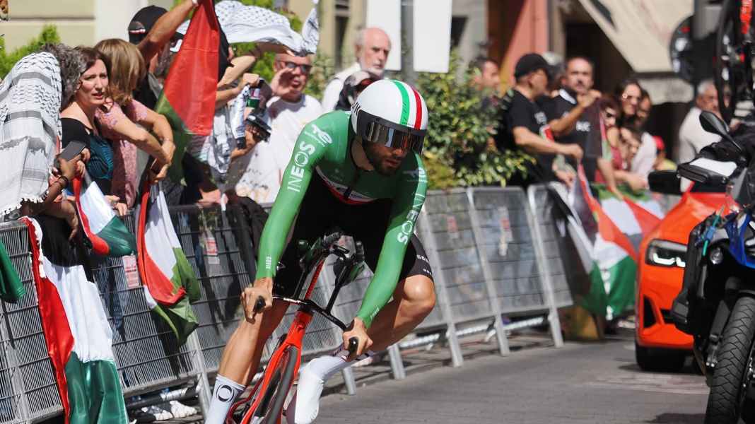 Rad-Rundfahrt in Spanien - Proteste bei Vuelta: Ganna gewinnt verkürztes Zeitfahren