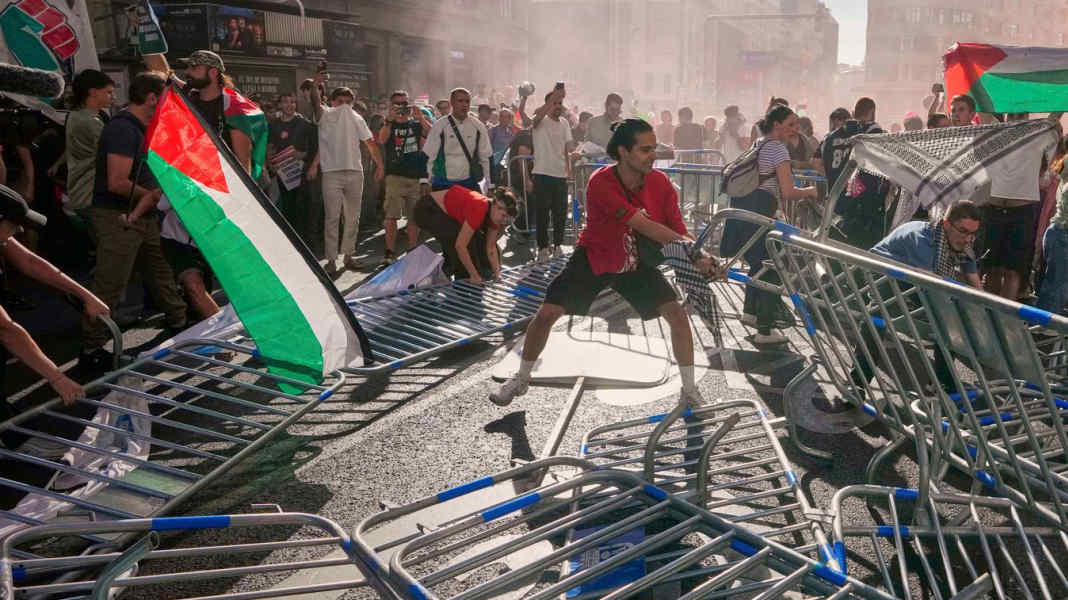 Spanien-Rundfahrt - Siegerehrung auf Kühlbox: Rad-Stars trotzen Vuelta-Abbruch