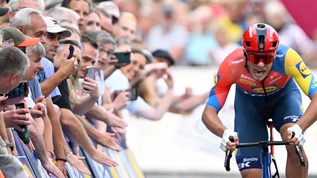 UAE Tour: Italian pro cyclist crashes shortly before the finish line