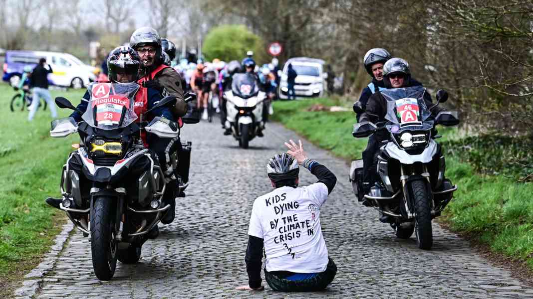 Incident in Belgium: Activist under investigation after crashing during cycle race