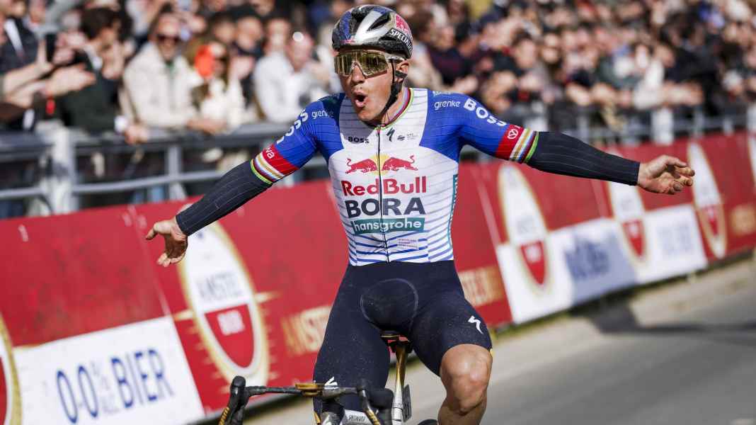 Bereit für Pogacar-Duell: Evenepoel gewinnt Amstel Gold Race