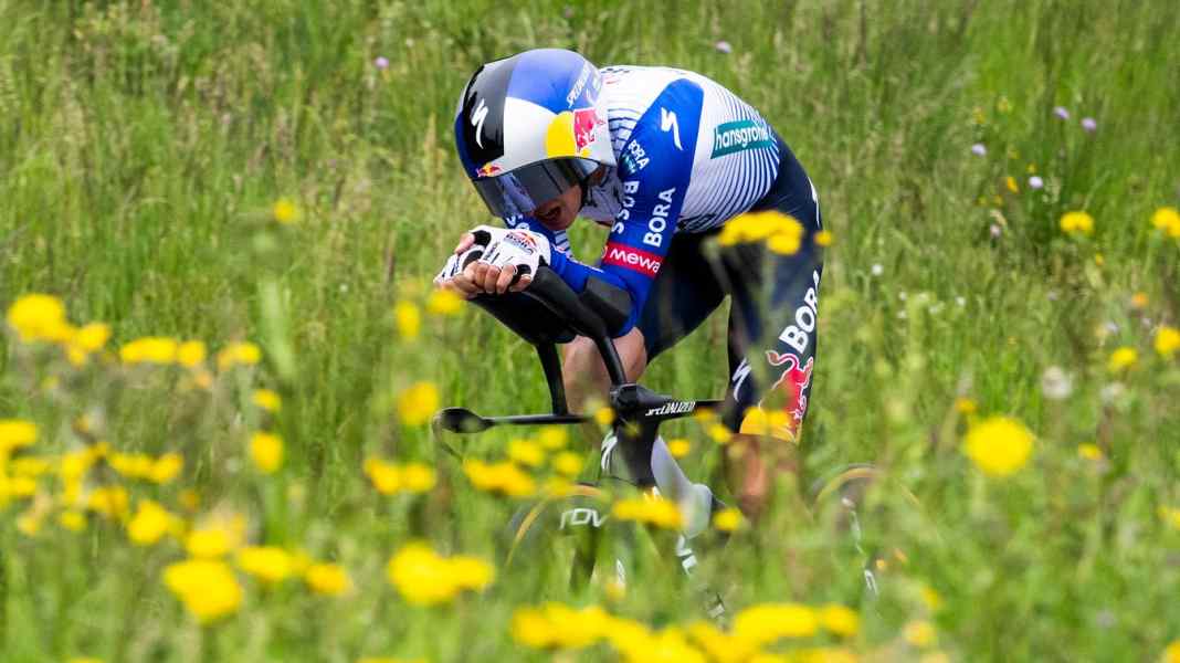 Tour de Romandie: Lipowitz keeps up with Pogacar at the start