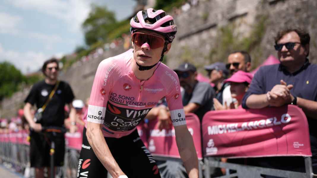 Giro royal stage: Vingegaard helper Kuss wins