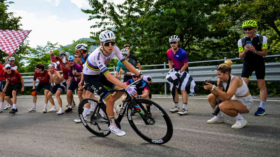 Tour de Suisse : la star du cyclisme Pogacar s'impose dès la première étape