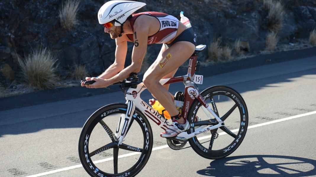 Faris Al-Sultan participe au TOUR Transalp 2017 - Champion du monde Ironman lors de la course d'étape pour tout le monde
