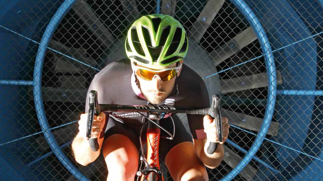 Road bike training: Aerodynamics when riding downhill - Faster downhill on a road bike - Wind tunnel check